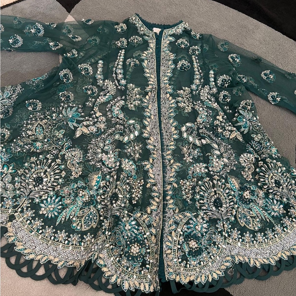 Pakistani Formal Dress - Picture 2 of 6